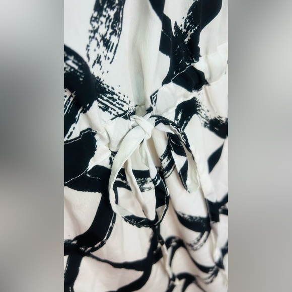 Black and White Geometric Dress - Picture 8 of 11